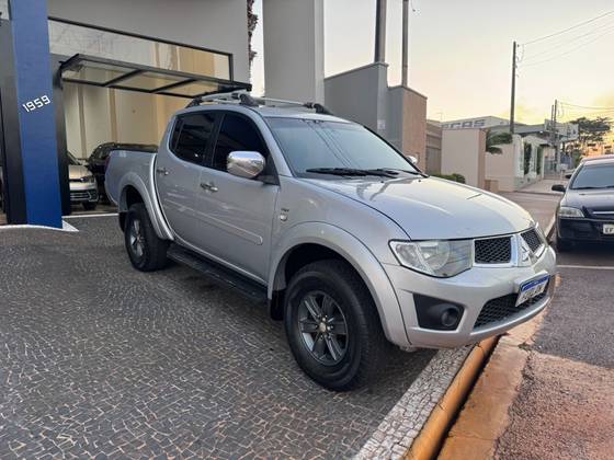 MITSUBISHI L200 TRITON 3.2 HPE 4X4 CD 16V TURBO INTERCOOLER DIESEL 4P AUTOMÁTICO